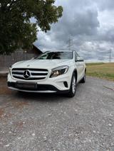 Mercedes-Benz GLA 180 GLA NAVI/SHZ/PDC - Mercedes-Benz GLA-Klasse Gebrauchtwagen in Stuttgart