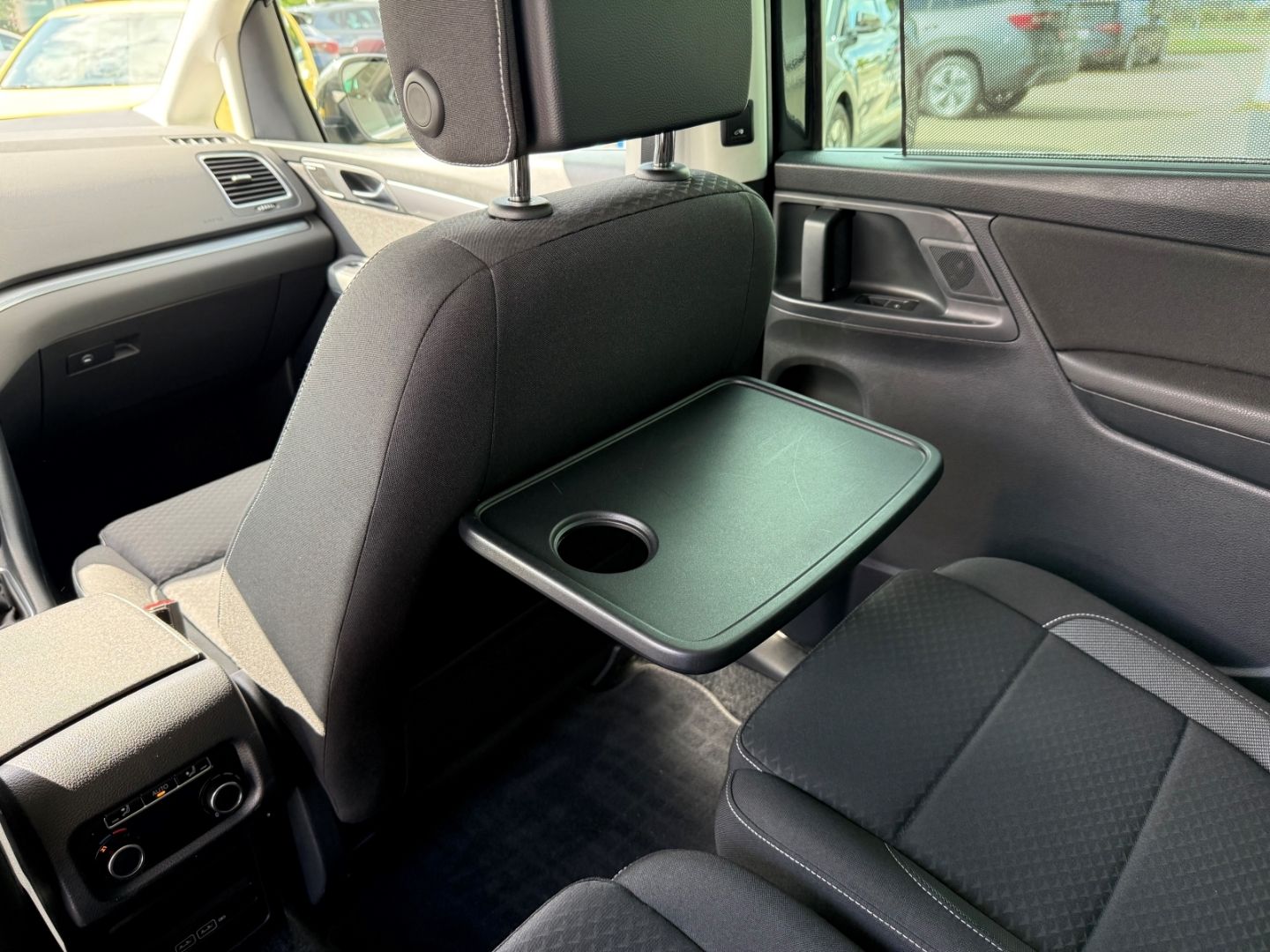 Fahrzeugabbildung Volkswagen Sharan Active Comfortline ACC SHZ Navi Dynau Bi-