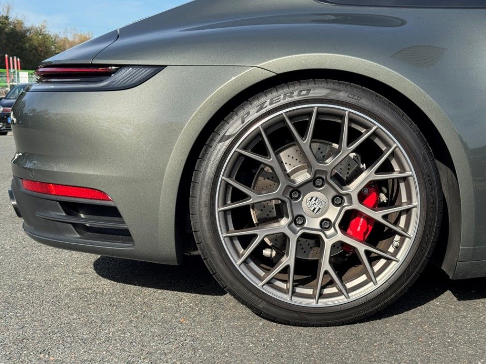 Fahrzeugabbildung Porsche 992 911 Carrera 4 S erste Hand uff approved