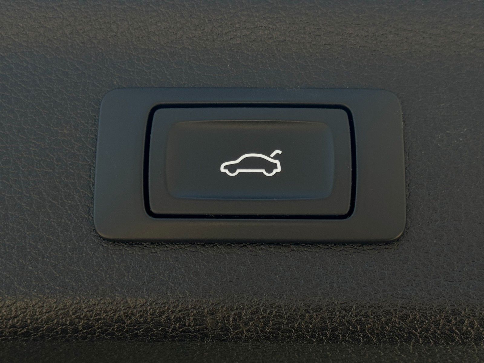 Fahrzeugabbildung Audi Q3 45 TFSI e S tronic Sonos Virtual Pano CAM ACC