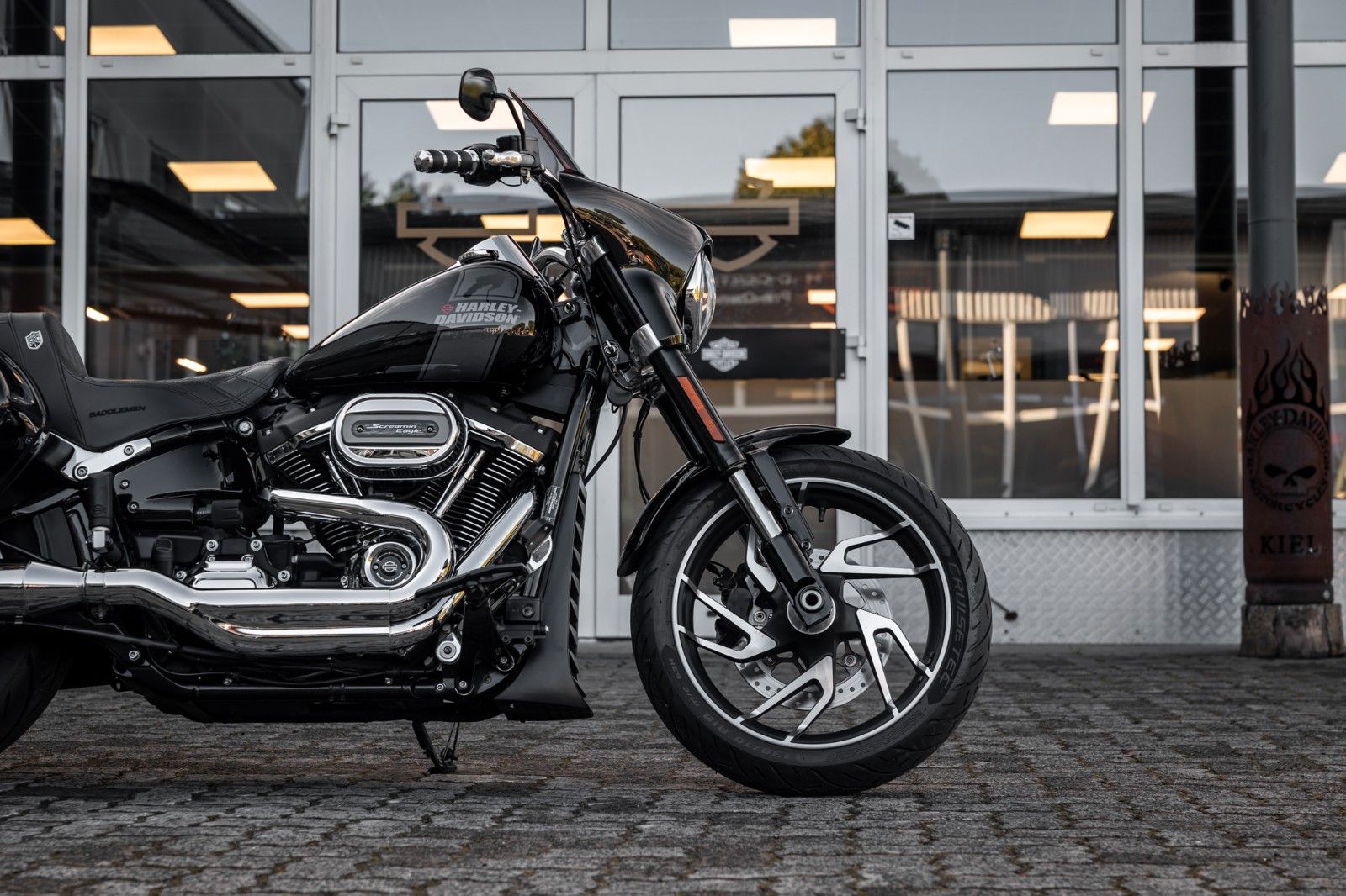 Fahrzeugabbildung Harley-Davidson FLSB Sport Glide Softail - JEKILL & HYDE STAGE 1