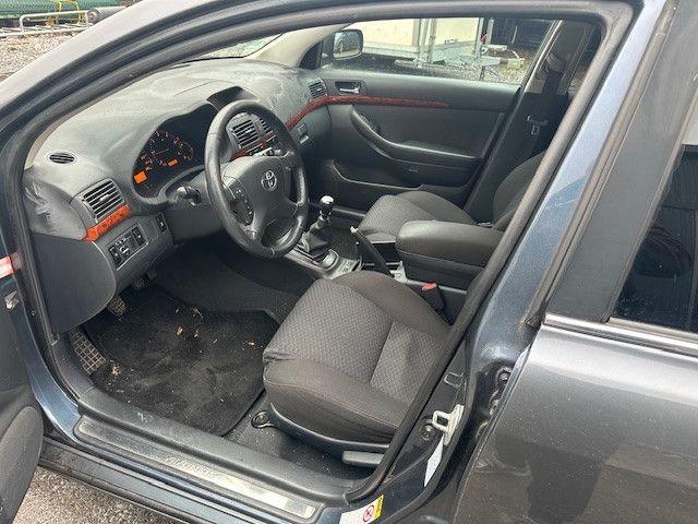 Toyota Avensis 2012 — engine 2.231 cm³, 177 HP (130kW)