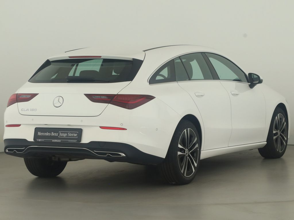 Mercedes-Benz CLA 180 Shooting Brake — fotografia 2