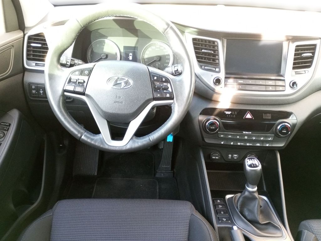 Fahrzeugabbildung Hyundai TUCSON 1.6 M/T Intro Edition