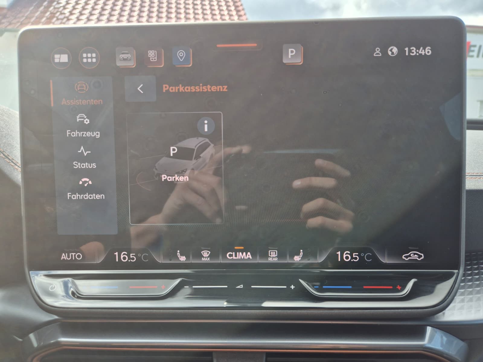 Fahrzeugabbildung CUPRA Leon 1.5 eTSI DSG PANO*AHK*DYNAMICA*EDGE*18" 5JG