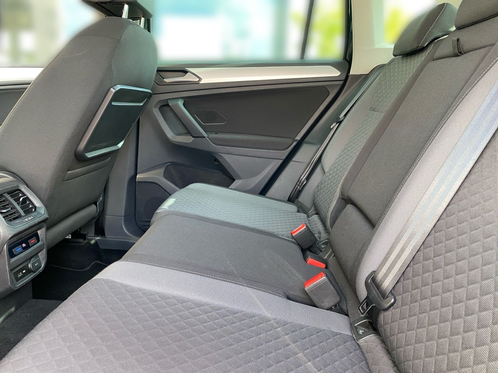 Fahrzeugabbildung Volkswagen Tiguan 1.5 TSI DSG Comfortline *AHK*Winterräder*
