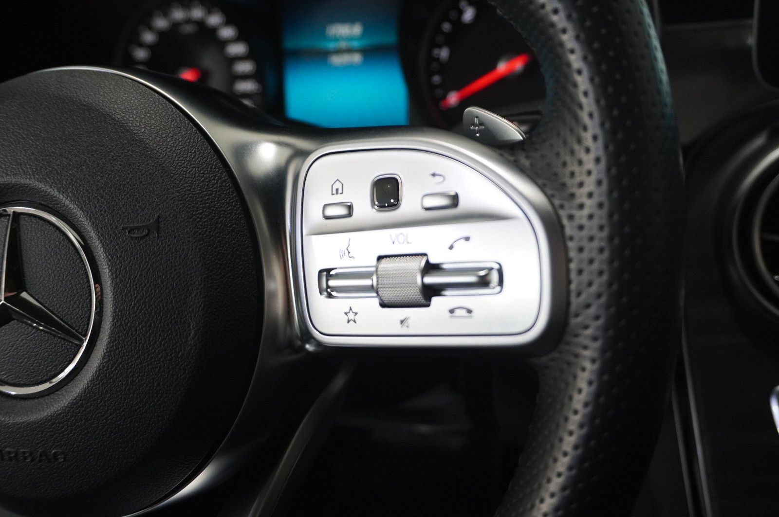 Fahrzeugabbildung Mercedes-Benz C 220D LIM. AMG LINE NAVI/LED/KAMERA/SPORT/AHK