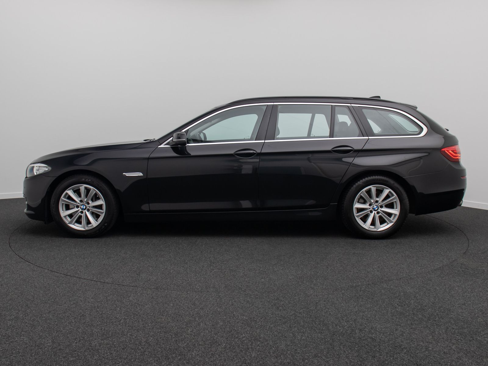 Fahrzeugabbildung BMW 530d NaviProf GeschwindigReg PDC Bi-Xenon Leder