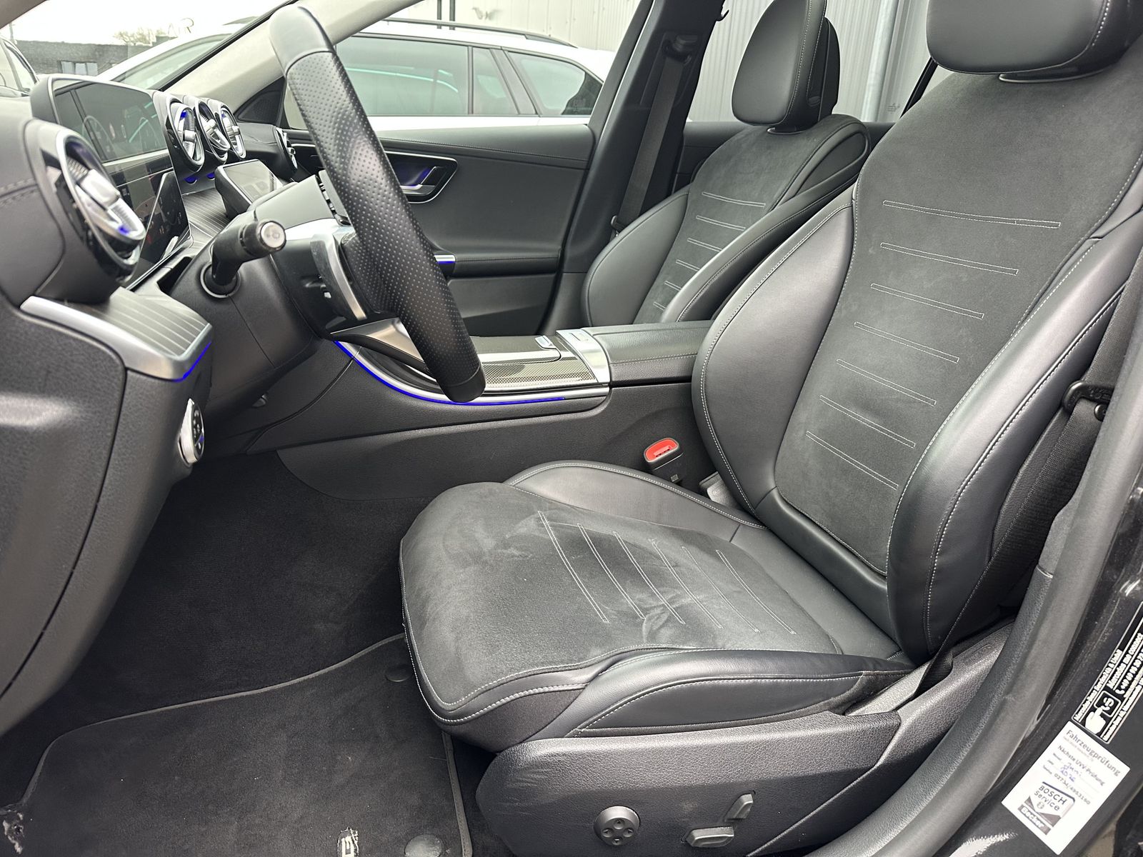 Fahrzeugabbildung Mercedes-Benz C 300d T AMG-Line NAV+LED+KAM+V-COCKPIT+AHK+PANO