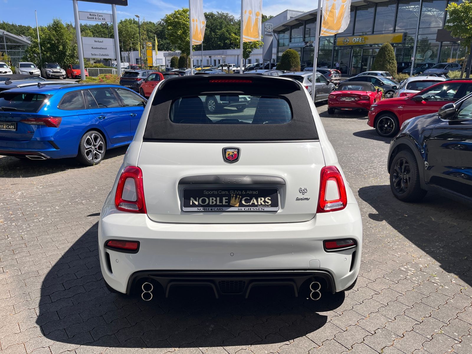 Fahrzeugabbildung Abarth 695C Turismo  LEDER NAV DAB PDC