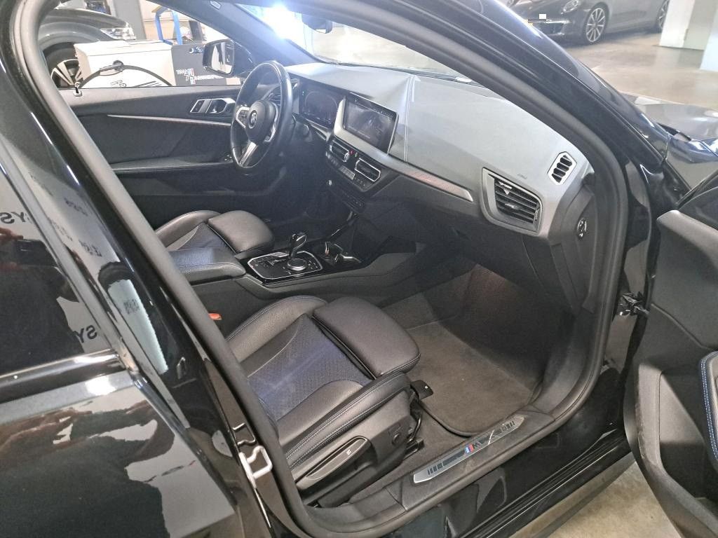 Fahrzeugabbildung BMW 118d M-Sport Aut DAB Navi LED Ambiente-Licht Kam