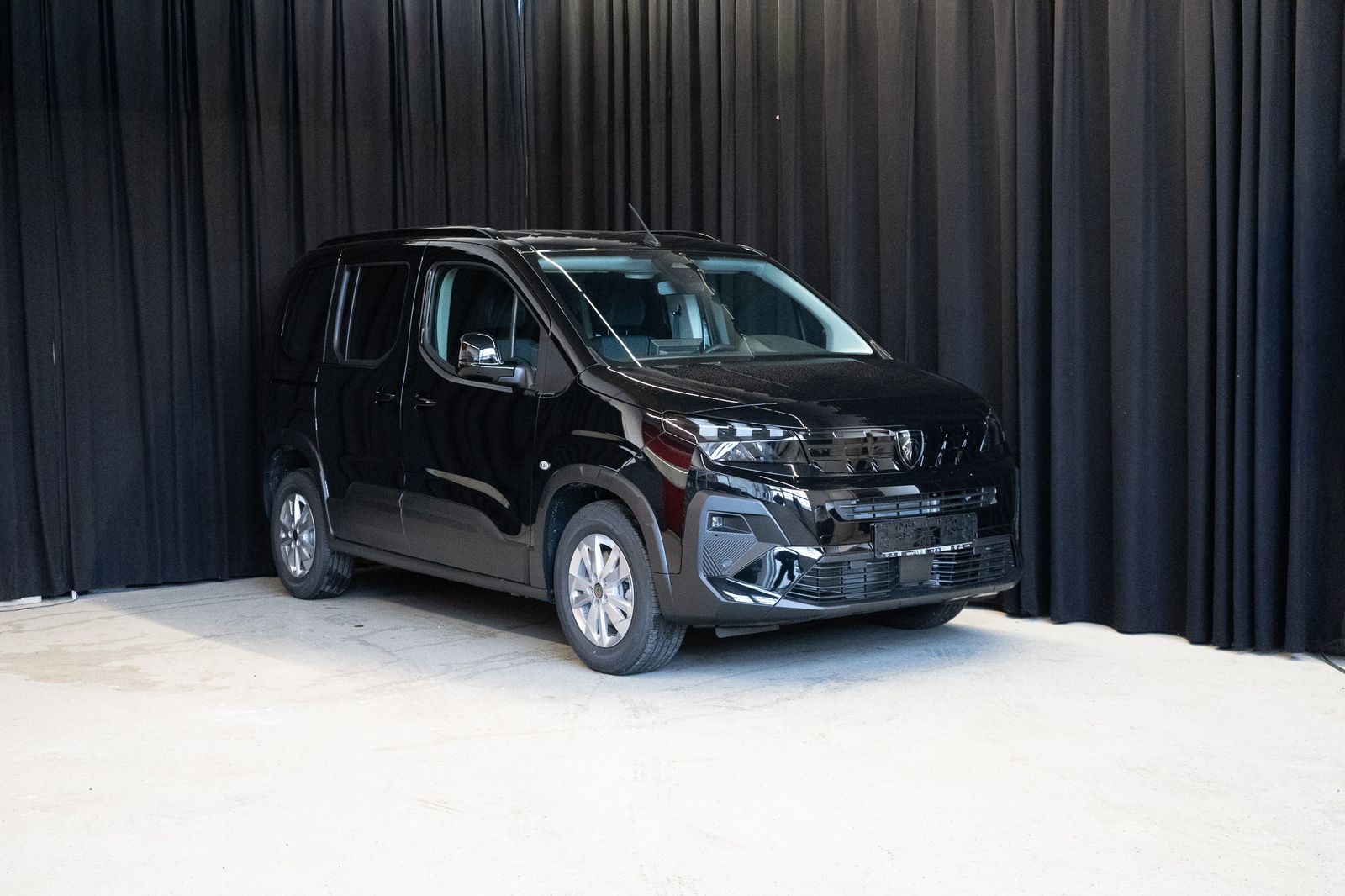 Peugeot Rifter Allure N1 L1 AHK / SHZ / Allwetterreif.