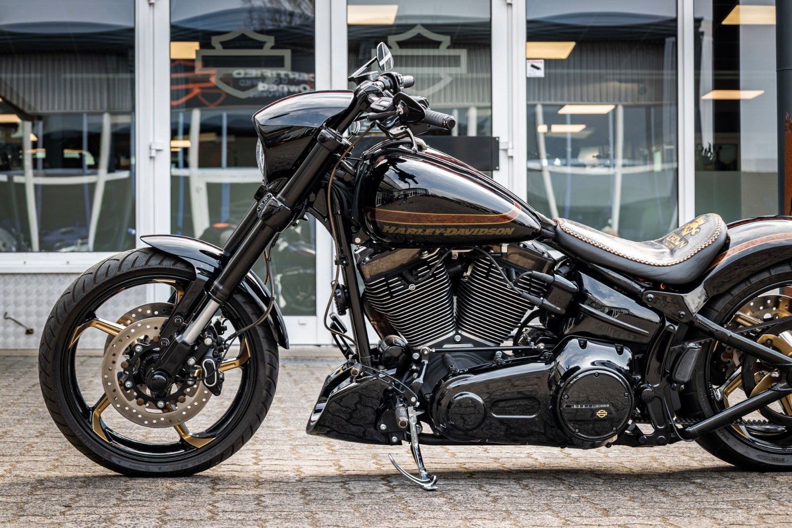 Fahrzeugabbildung Harley-Davidson CVO Pro Street Breakout - Kesstech -