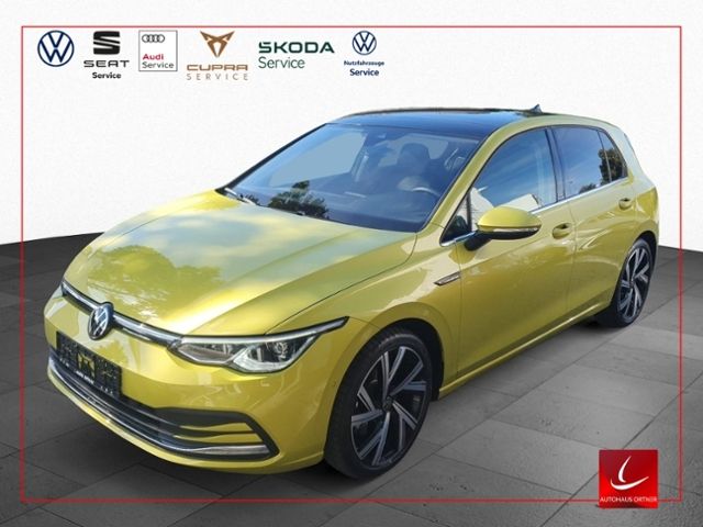 Volkswagen Golf VIII STYLE 1,5 eTSI PANO STHG HARMAN KARDON