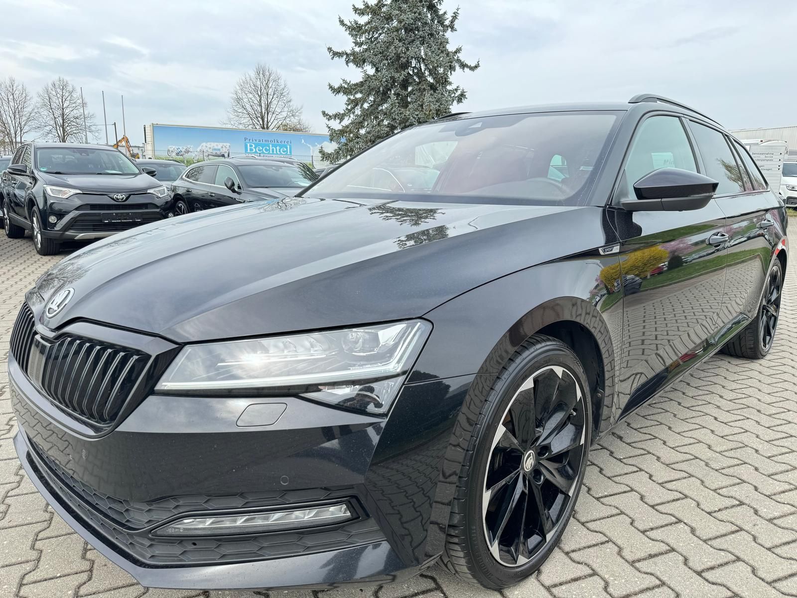 Skoda Superb Sportline 4x4 StHeizung Navi AHK ParkAss