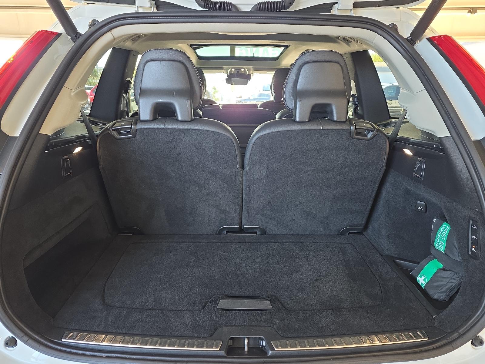 Volvo XC90 D5 Momentum AWD AHK Pano FourC 360° WinterP