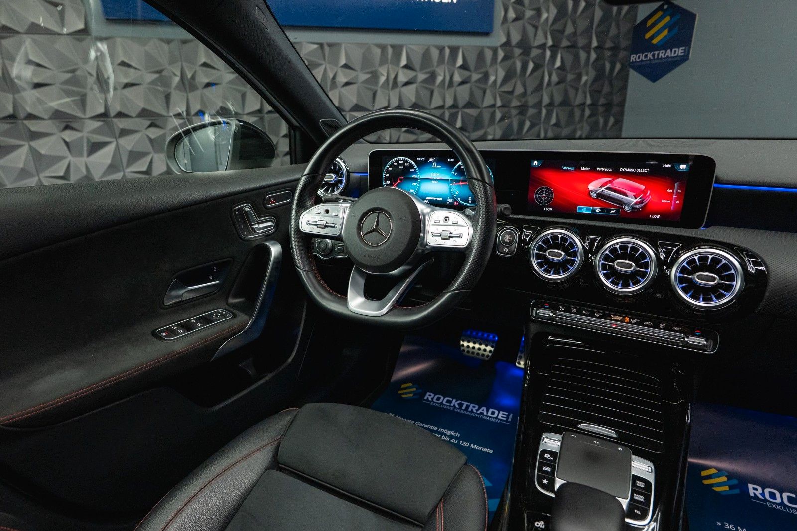 Fahrzeugabbildung Mercedes-Benz A 35 AMG 4Matic Night-Paket *Pano*LED*ACC*DAB*