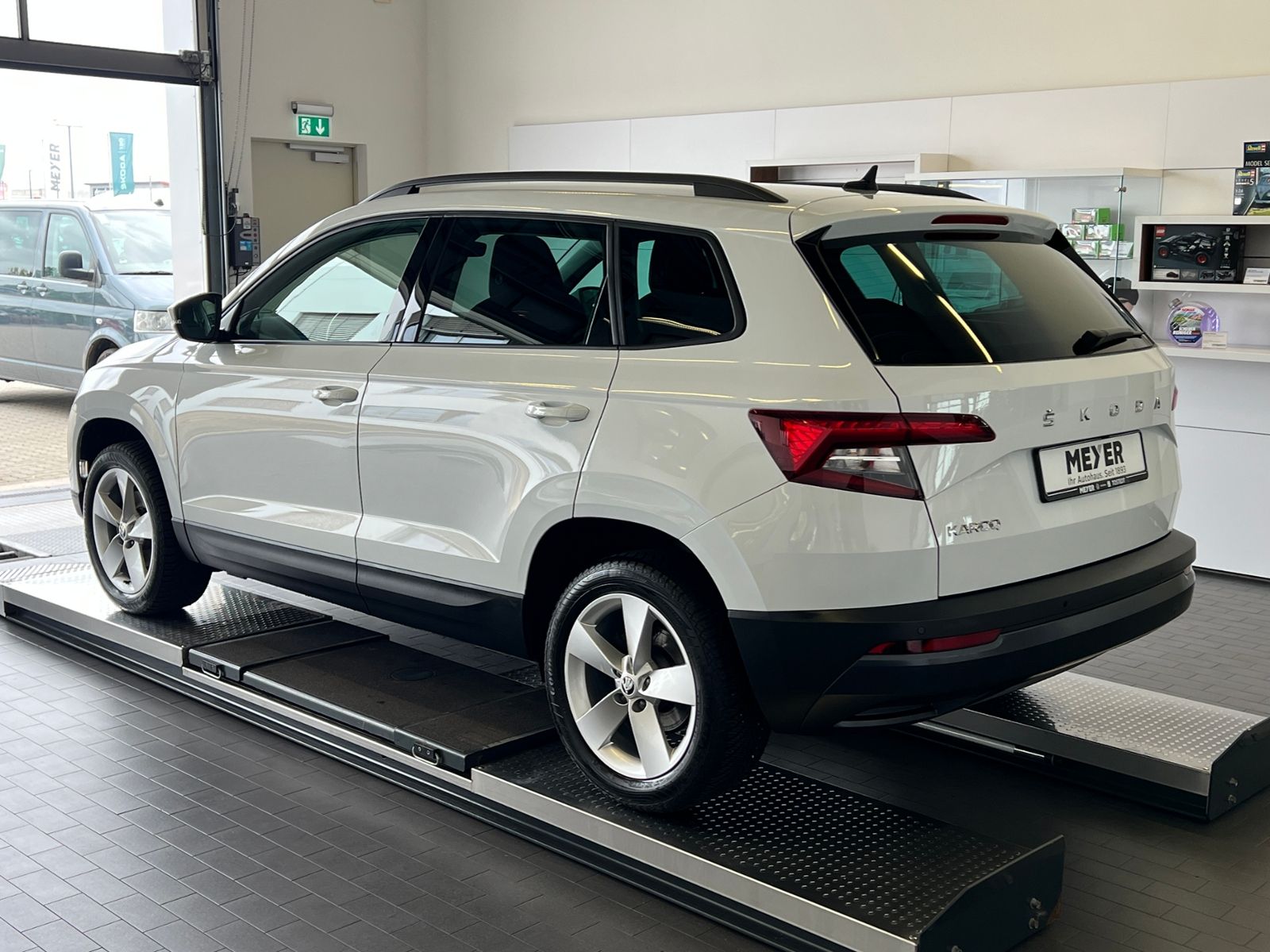 Fahrzeugabbildung SKODA Karoq Ambition 1.5 TSI *AHK, SmartLink, Kamera,