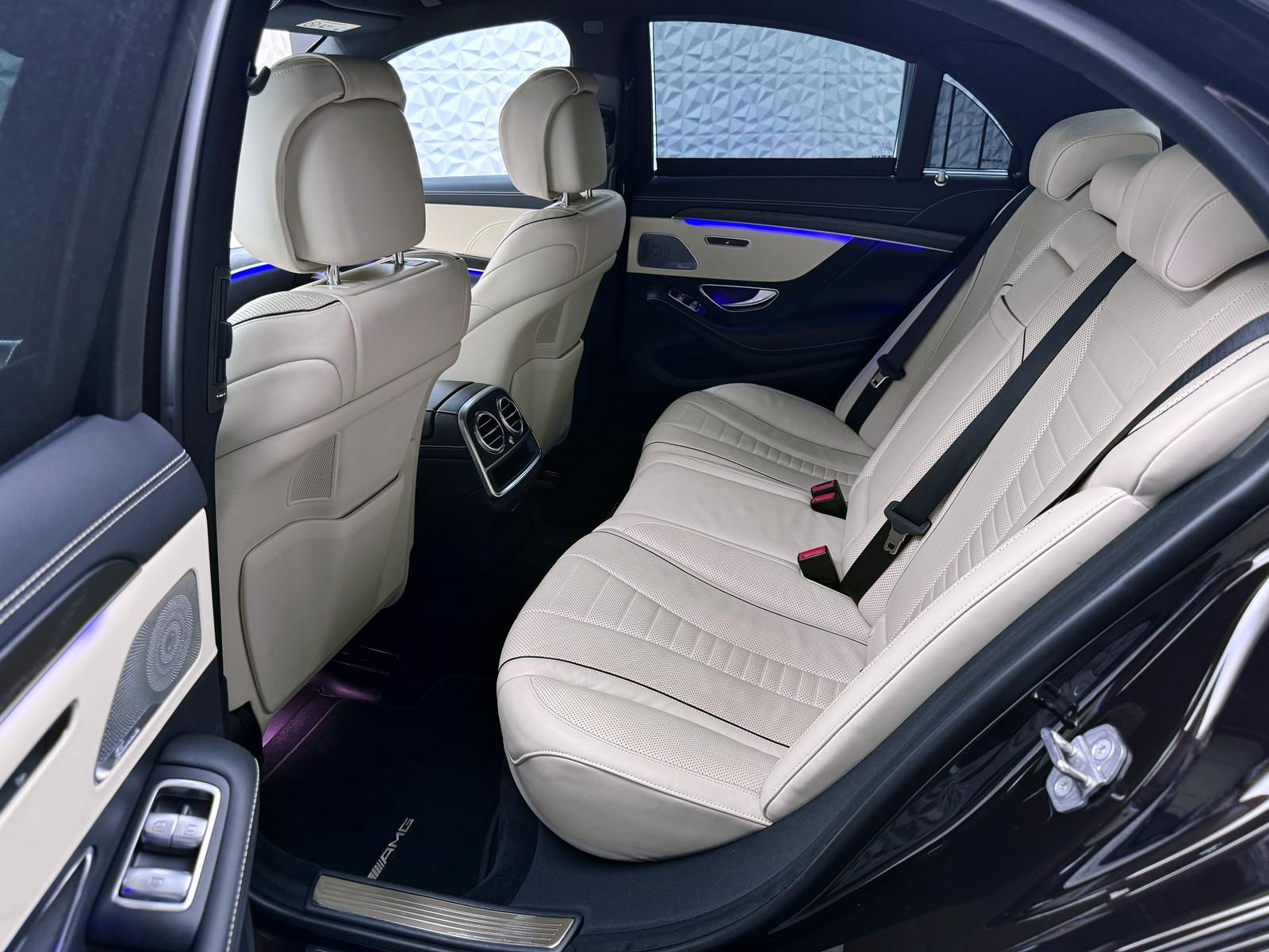 Fahrzeugabbildung Mercedes-Benz d AMG*4MATIC*LUFT*BURMESTER*STANDHEIZ*MASSAGE