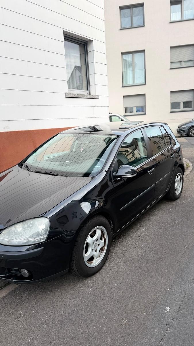 Volkswagen Golf 2005 — engine 1.390 cm³, 75 HP (55kW)