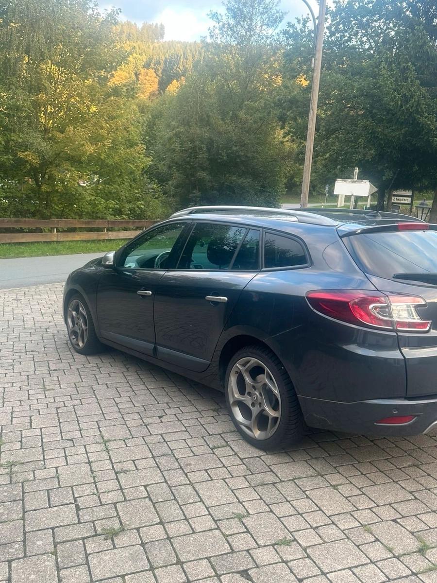 Renault Megane 2011 — engine 160 HP (118kW)