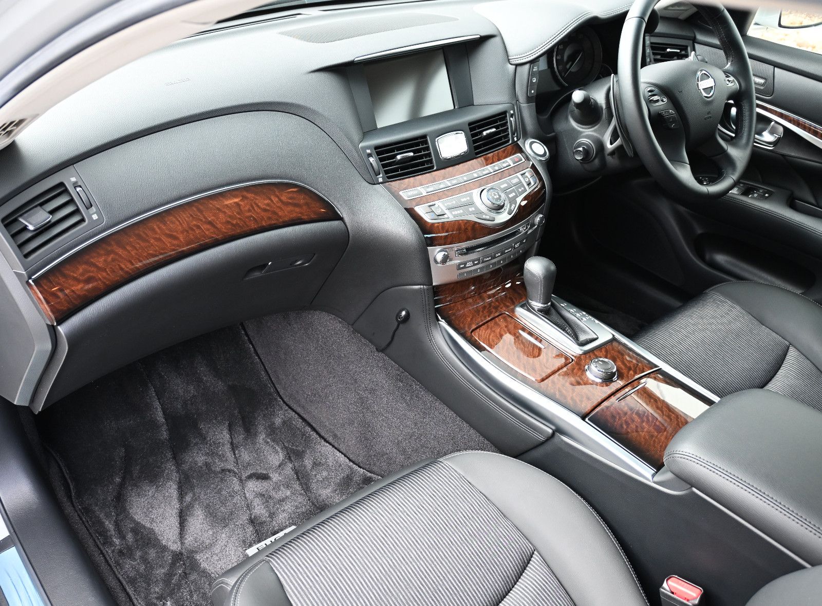 Nissan Fuga 3,7 GT Type S – Bild 13