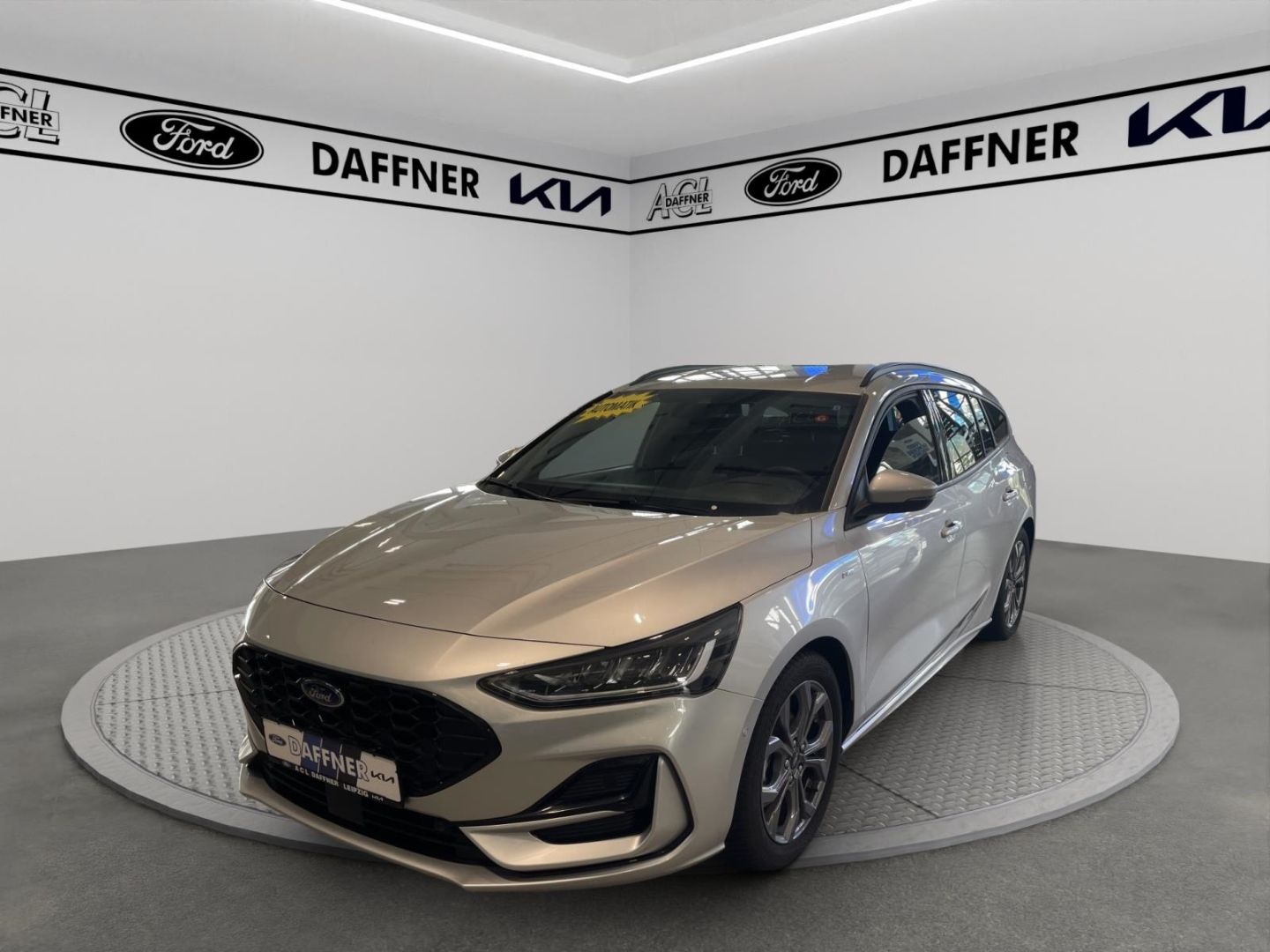 Fahrzeugabbildung Ford Focus Turnier ST-Line X HUD AHK-abnehmbar Navi
