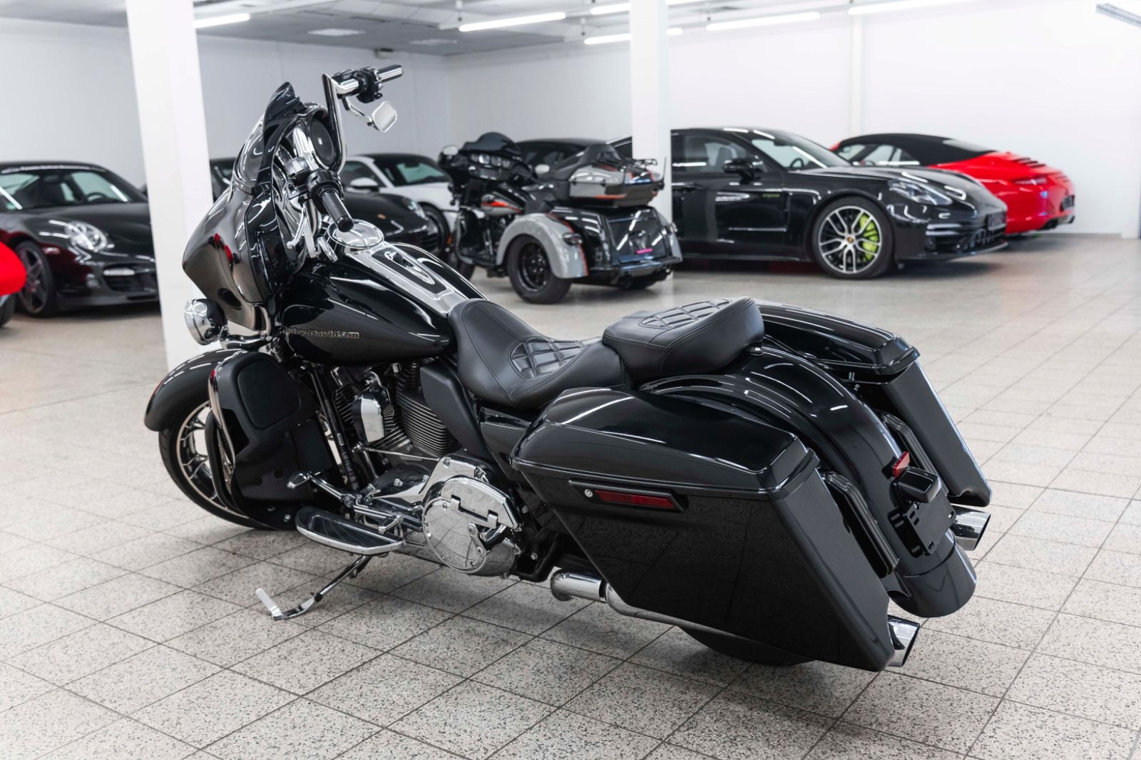 Fahrzeugabbildung Harley-Davidson FLHTSKE CVO LIMITED