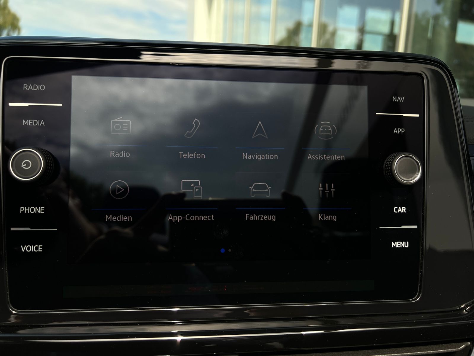 Fahrzeugabbildung Volkswagen T-Roc Cabriolet   R-Line 1.5 TSI DSG *AHK, Black