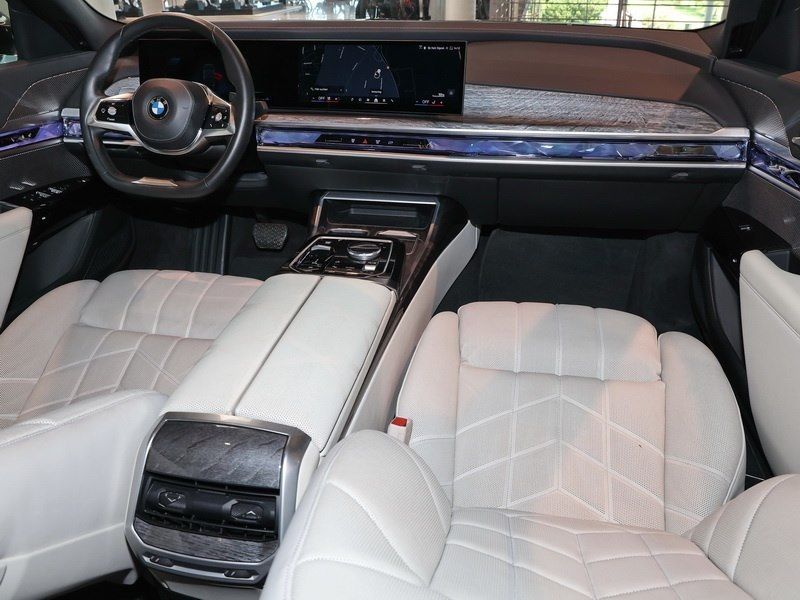 BMW 740d xDrive Design Pure Excellence DrivAssProf 3 foto 6