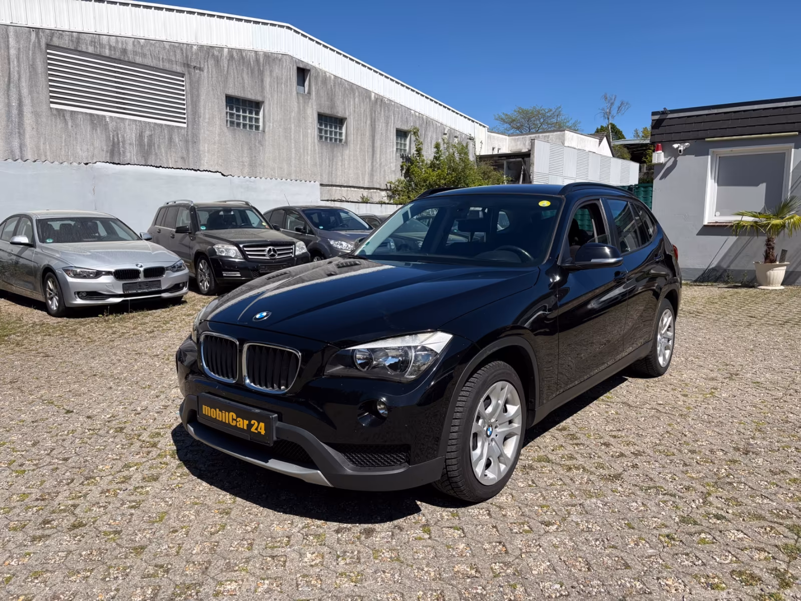 BMW X1 18 d xDrive KLIMAAUT. SHZ PDC 8xBEREIFT NAVI