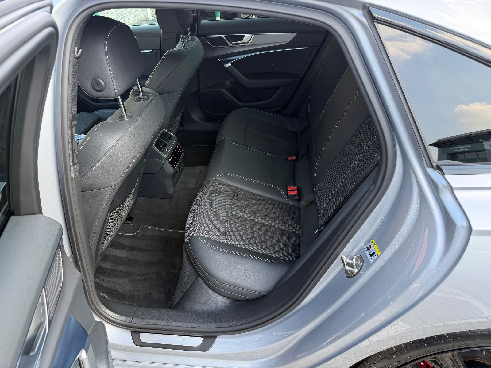 Fahrzeugabbildung Audi A6 Lim. 50 TFSI e quattro sport S-LINE BLACK EDI