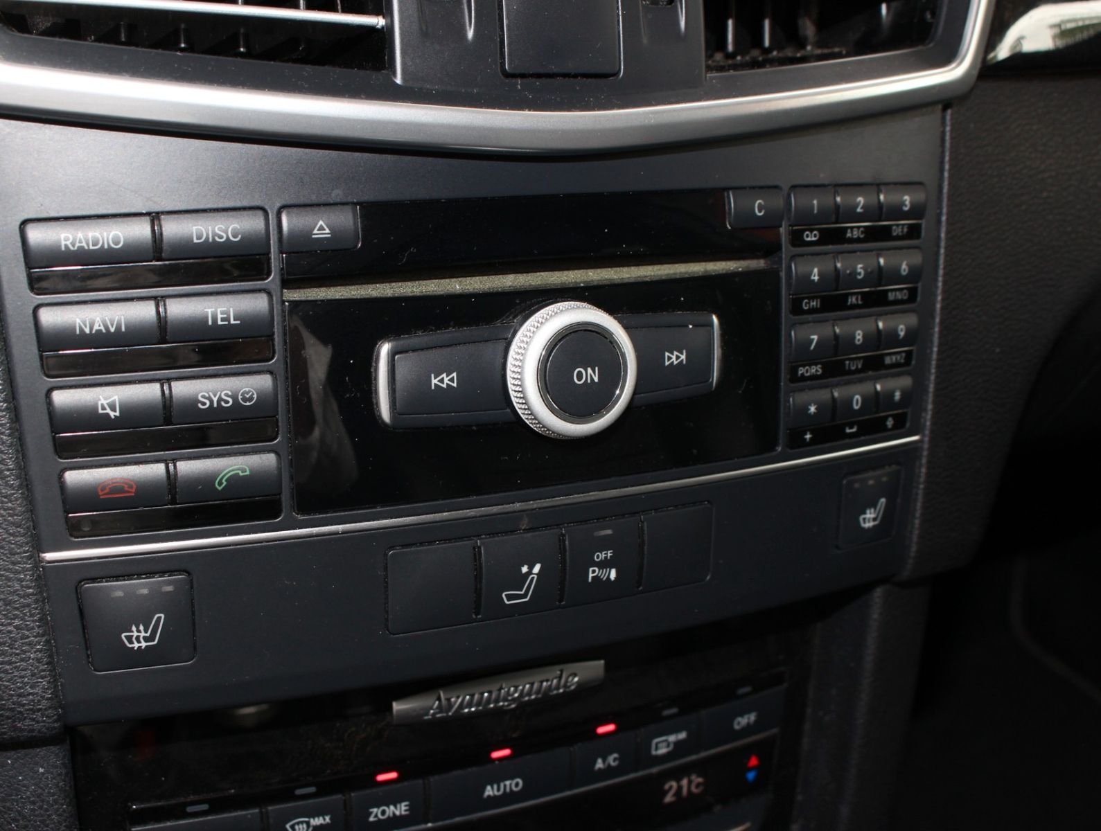 Fahrzeugabbildung Mercedes-Benz E 250 T CDI Avantgarde Distronic + AHK + ILS