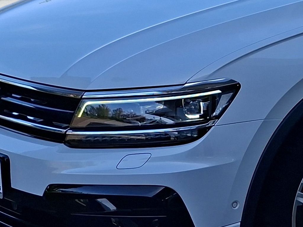 Tiguan 2.0 TSI R-Line 4Motion *DSG*AHK*PANO*BLAC