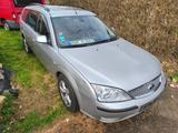Ford Mondeo ghia mit großem Teile Konvolut  - Ford Mondeo aus 2002: Kombi