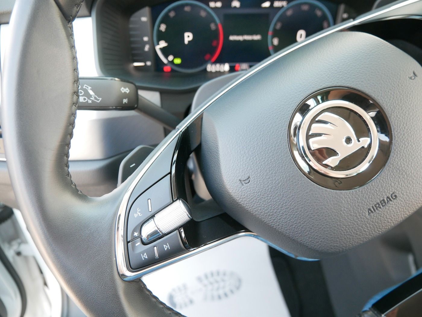 Fahrzeugabbildung SKODA Kodiaq 1.5 Ambition DSG 7-Sitze Kamera ACC MATRI