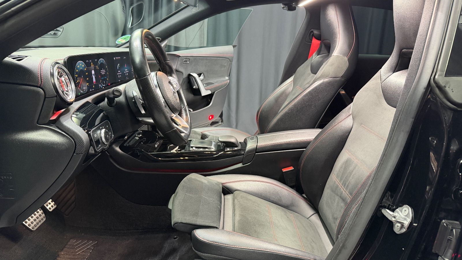 Fahrzeugabbildung Mercedes-Benz CLA 45 AMG Shooting Brake|BURMESTER|HEAD-UP|VOLL