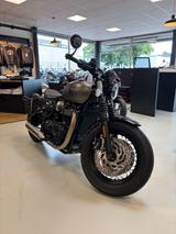 Triumph Bonneville Bobber - TRIUMPH BONNEVILLE BOBBER