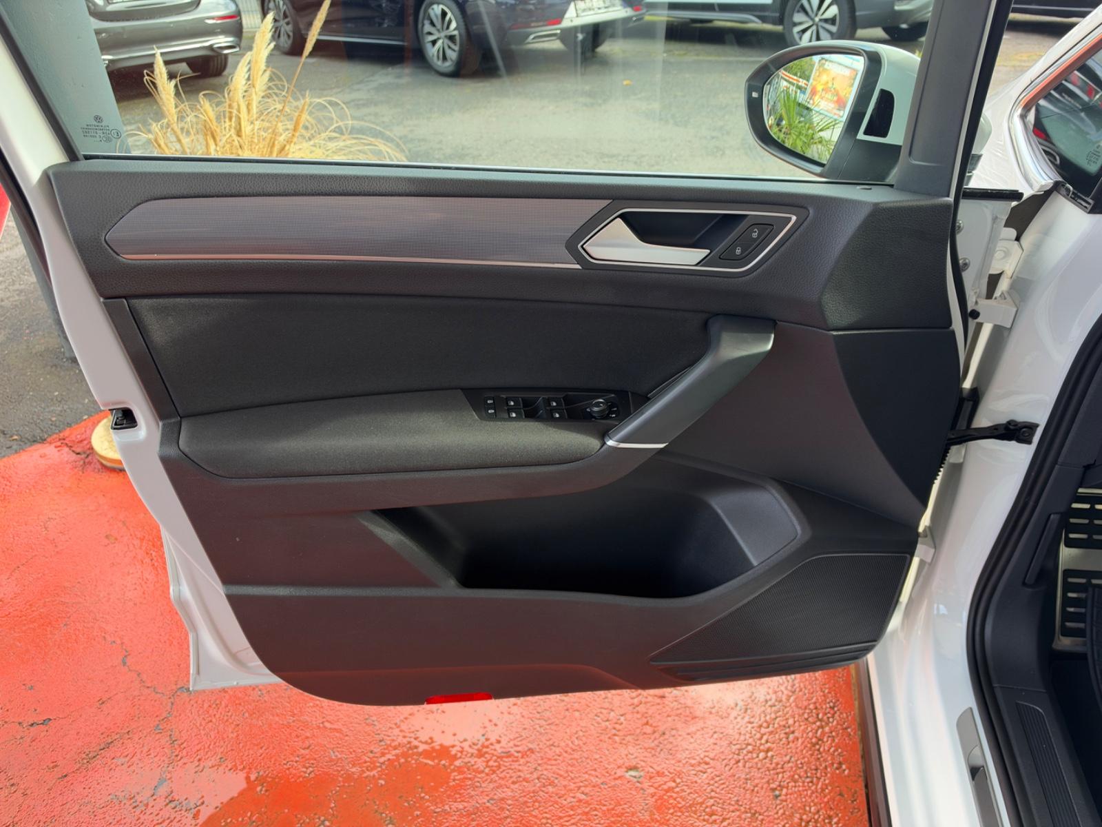 Volkswagen Touran 2.0 TDI, Highline, R-Line-Paket 1. Hand
