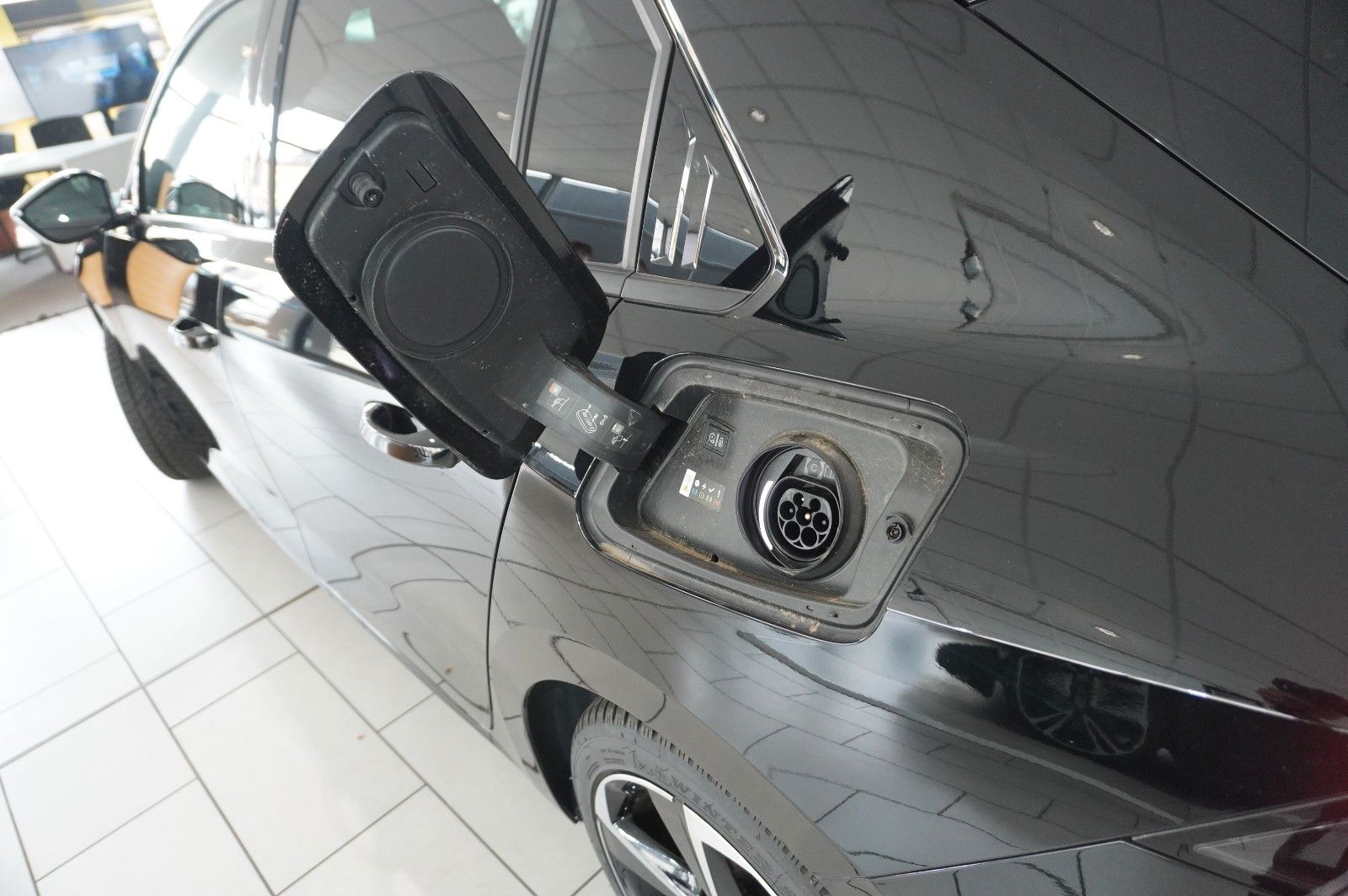 Fahrzeugabbildung Opel Astra L Lim. 1.6 HYBRID GS SPORT NAVI/LED/360°