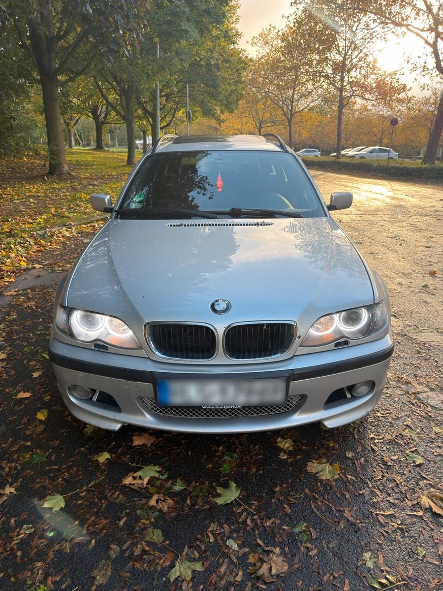 BMW 320 2004 — вигляд ззаду