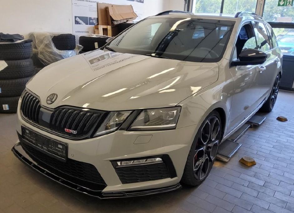 Fahrzeugabbildung SKODA Octavia Combi 20TSI DSG RS60 Sondermodell limit.