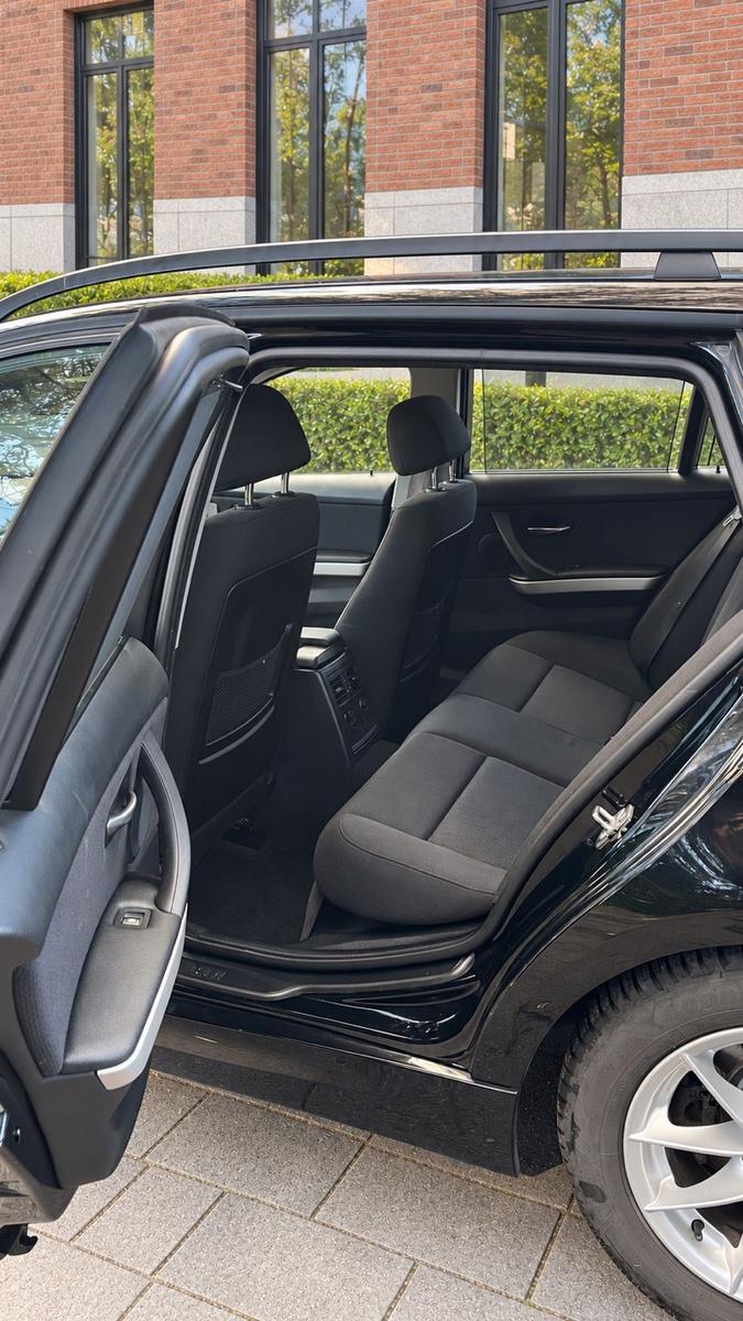 BMW 318 2010 — photo 11