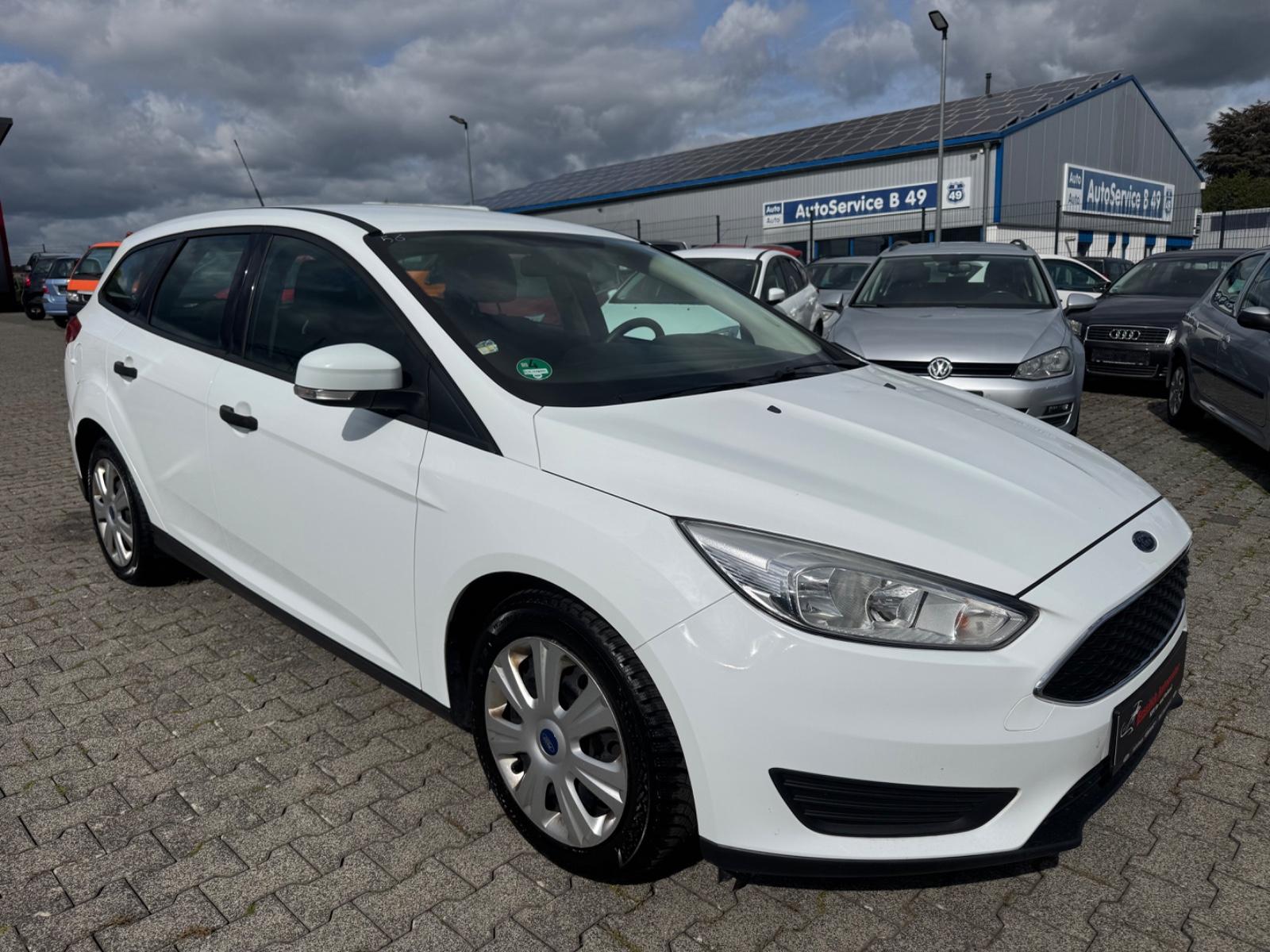 Ford Focus 2015 — rear view