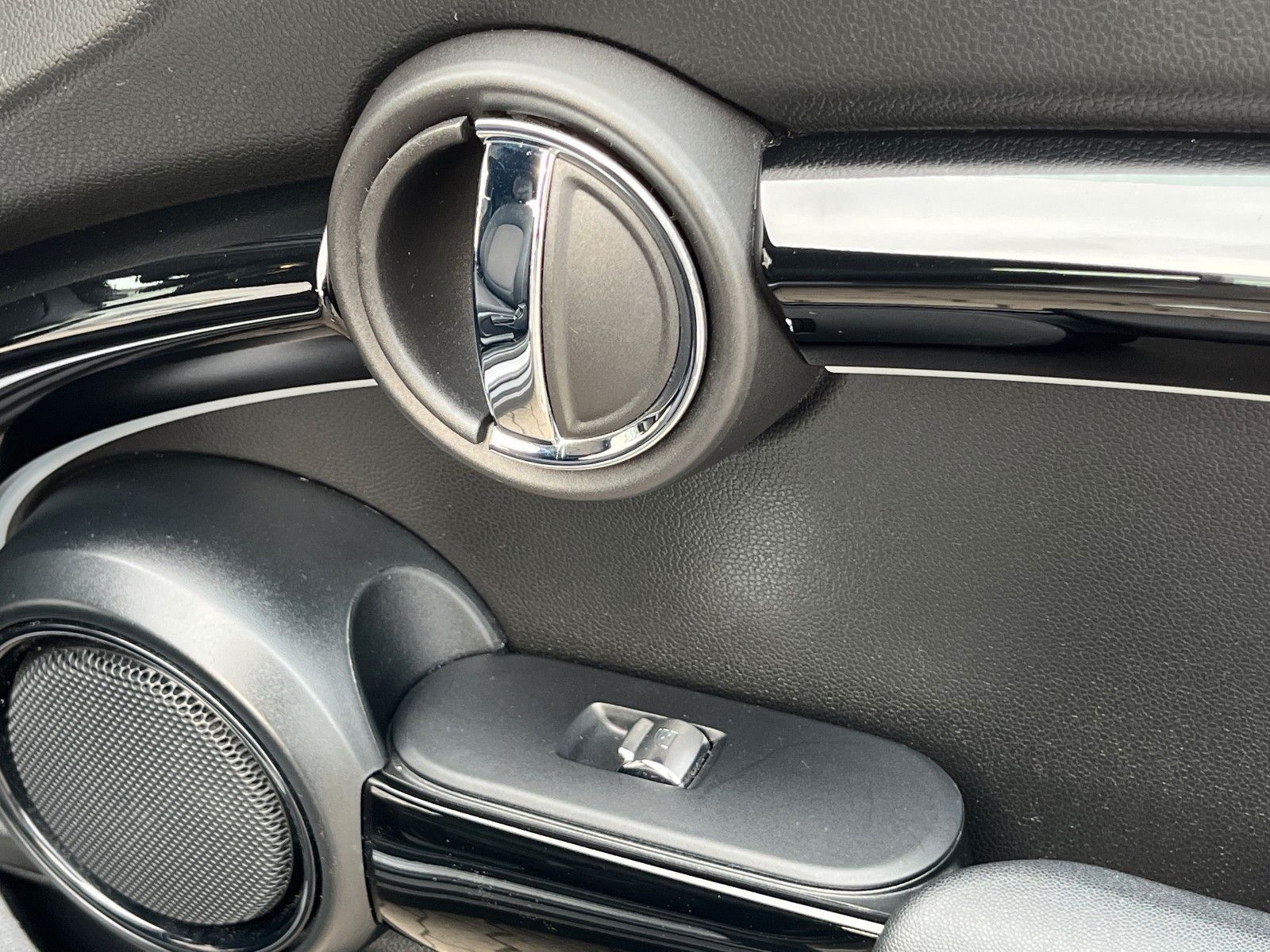 Fahrzeugabbildung MINI Cooper Cabrio Cooper Cabrio*LED*SHZ*DAB*CarPlay*