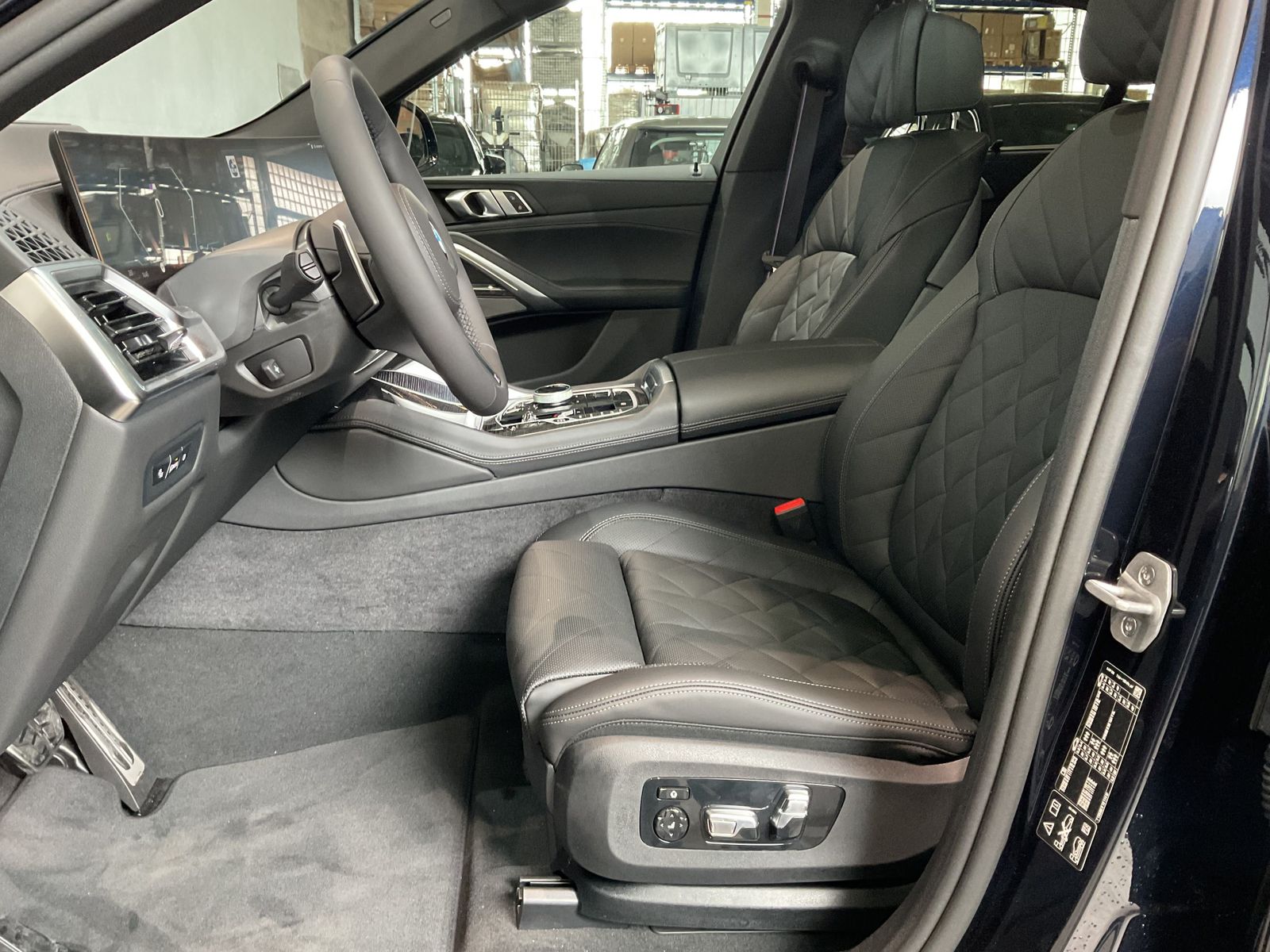 Fahrzeugabbildung BMW X6 xDrive30d H&K, Sitzbelüftung, 22" LMR DAB