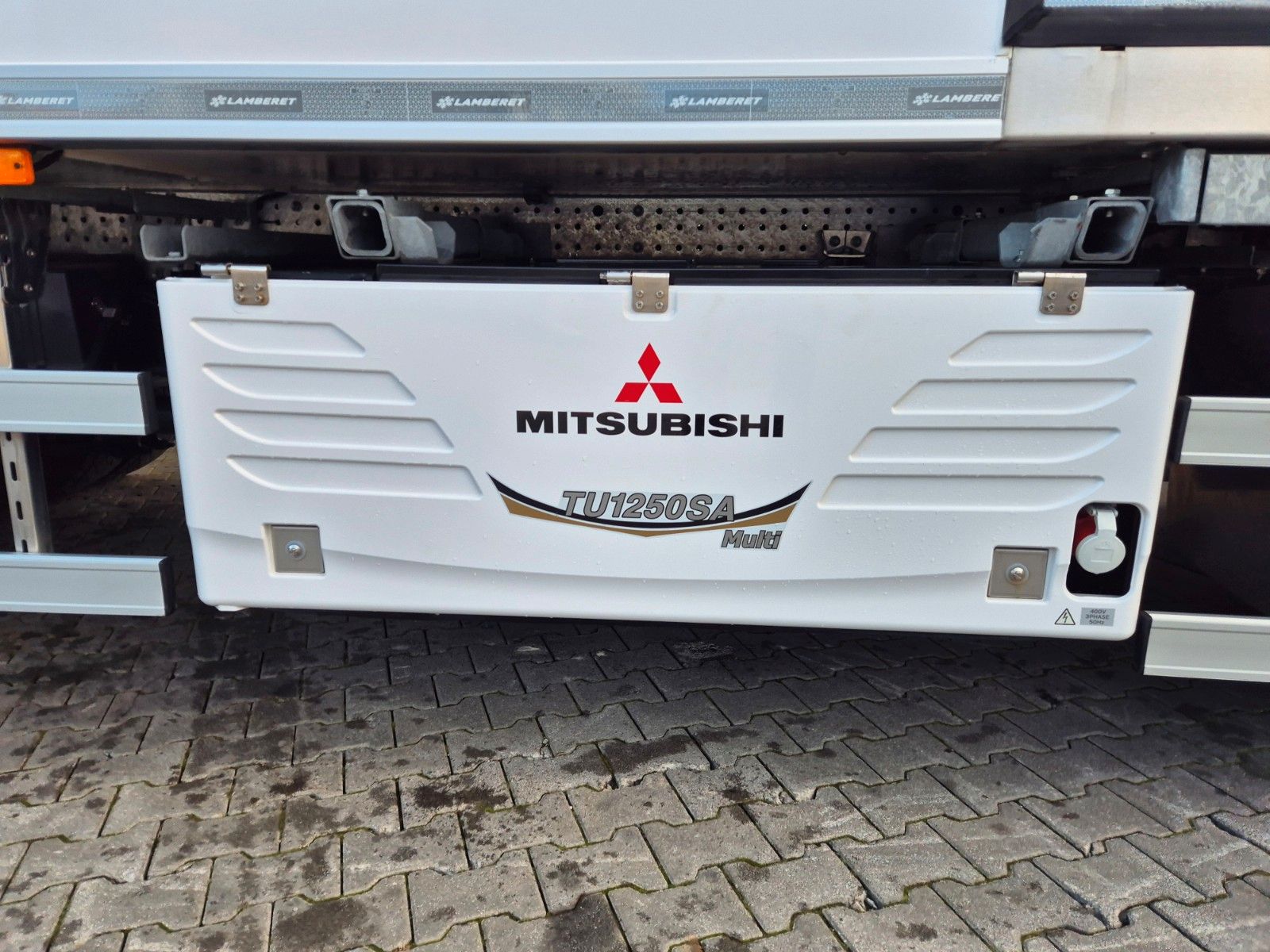 Fahrzeugabbildung Iveco AD190S40/FP Lamberet Mitsubishi LBW Tür AHK