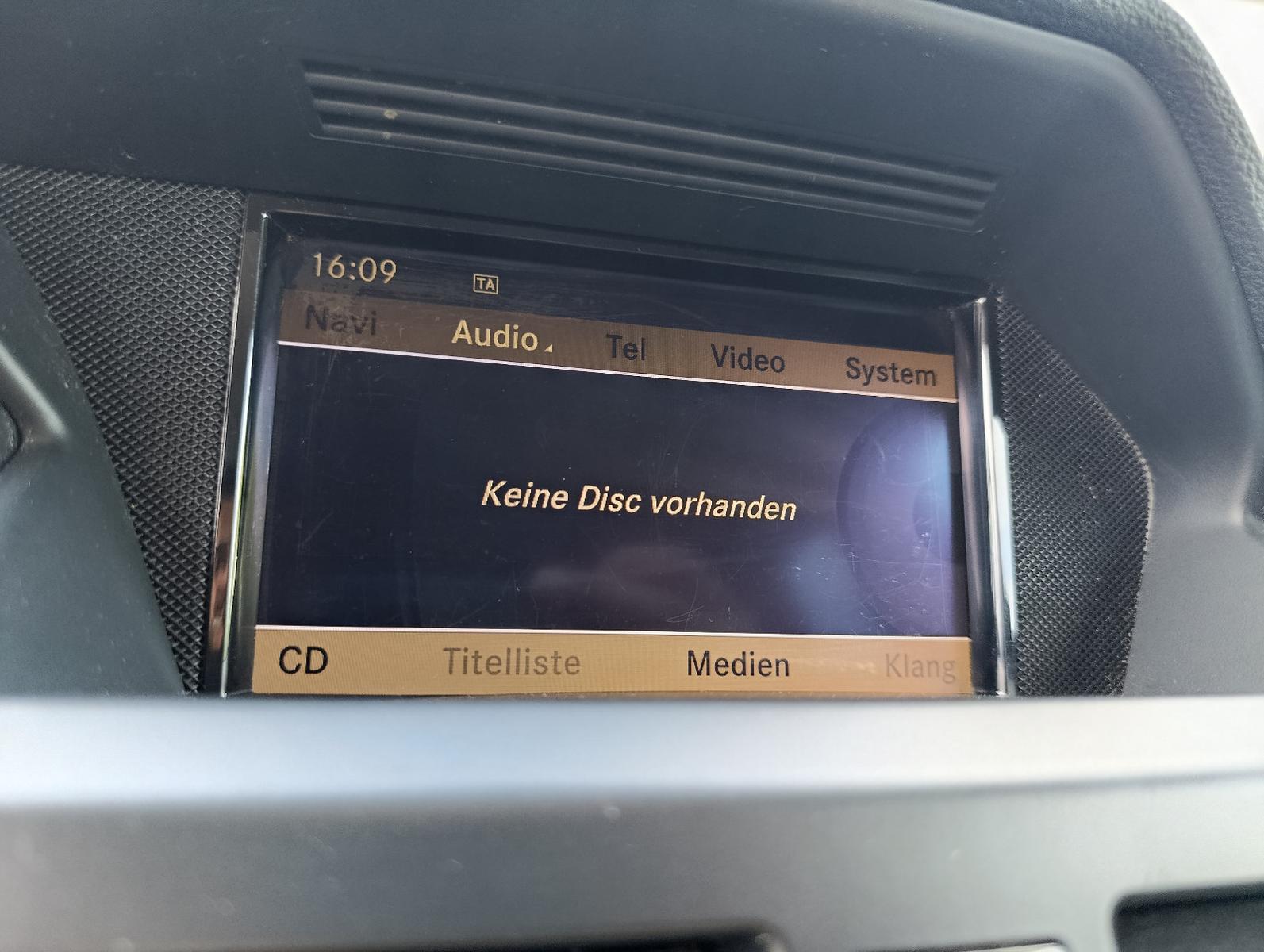 Mercedes-Benz GLK350 2011 — photo 15