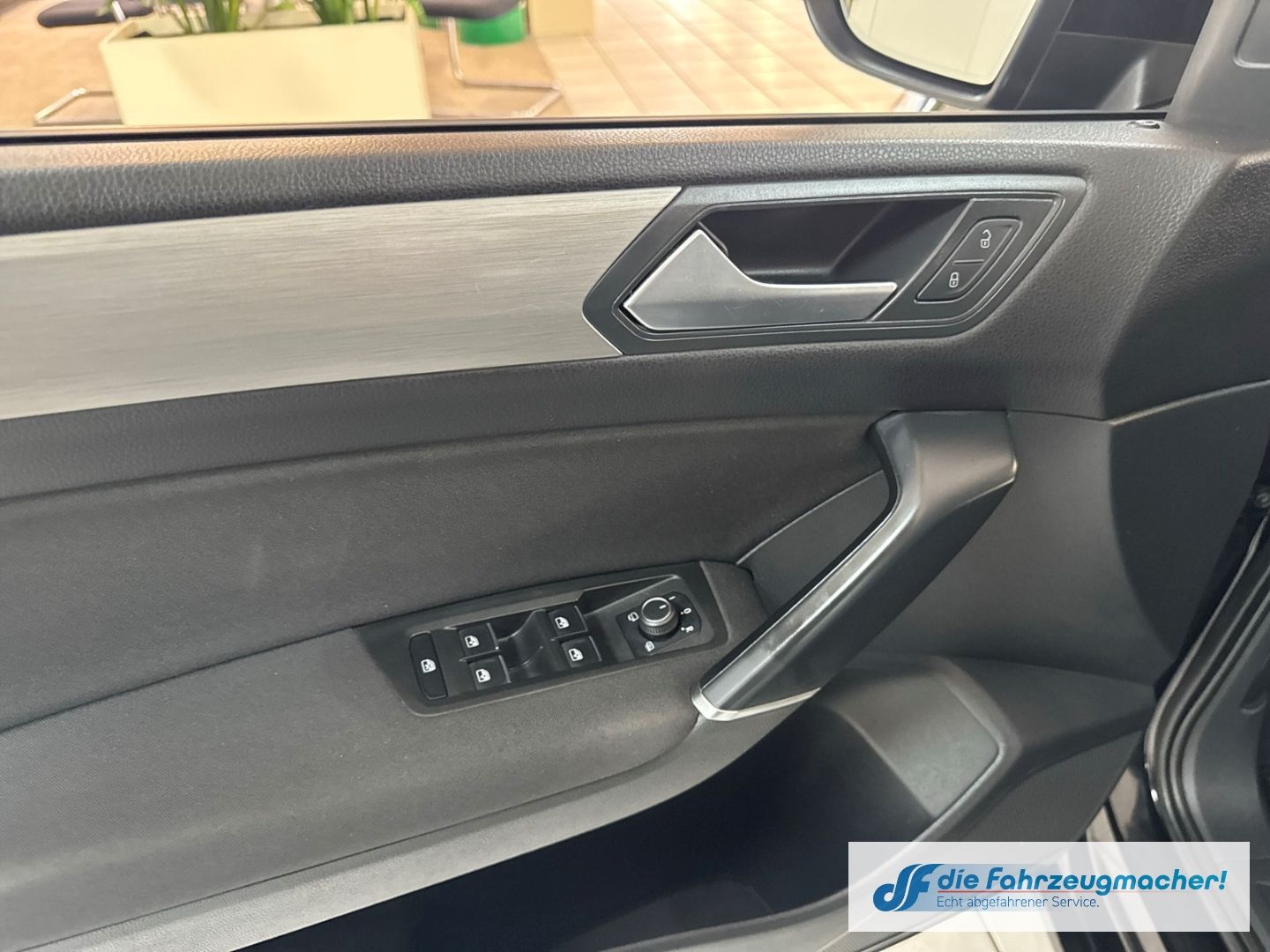 Fahrzeugabbildung Volkswagen Touran Comfortline 2,0TDi Navi Dyn. Kurvenlicht