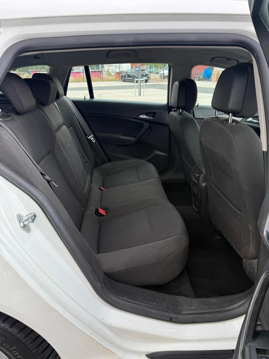 Opel Insignia 2012 — photo 14